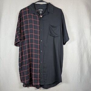 Hot Topic Mens Short Sleeve Button Shirt Black Red Grid Goth Punk Medium NWT